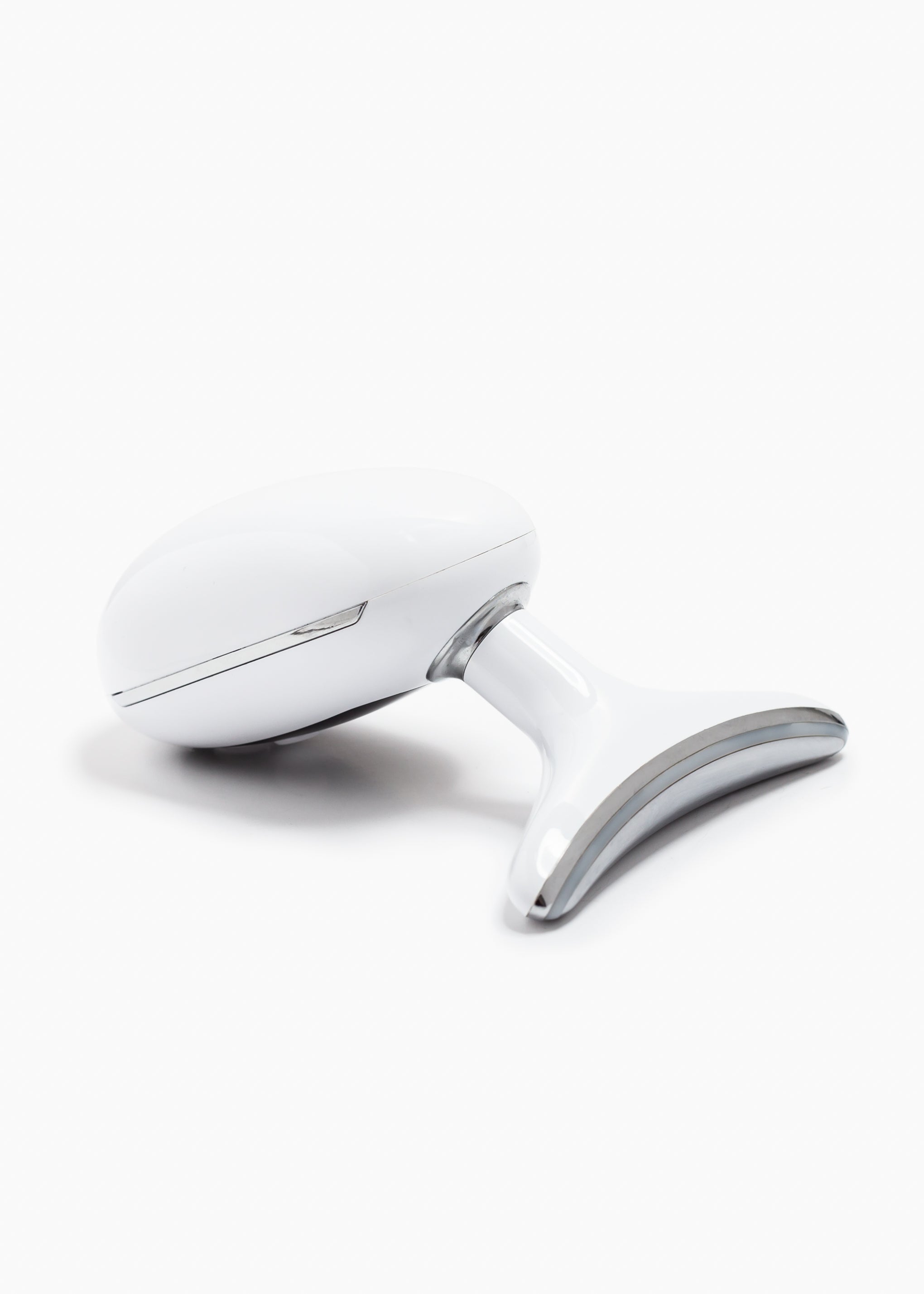 Fits comfortably into the palm of the hand for easy of use